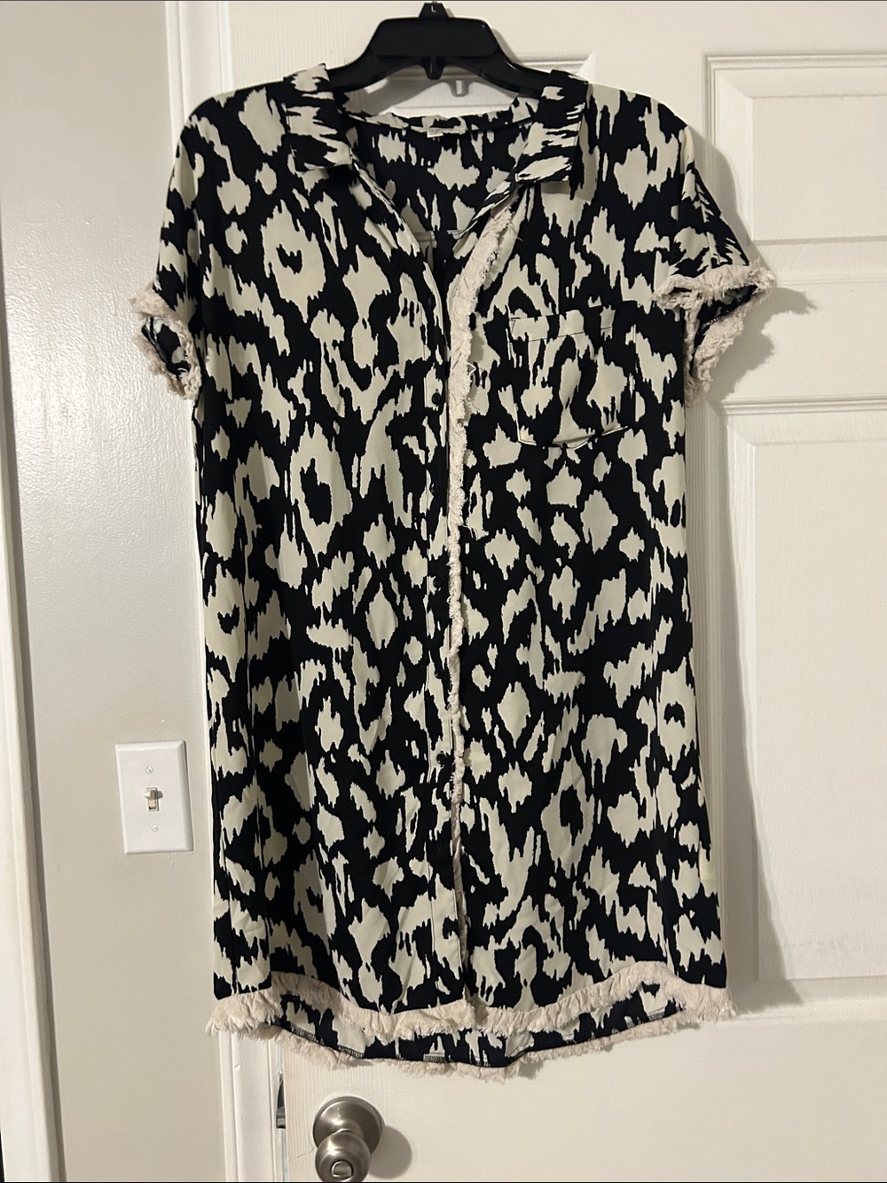 Umgee Black and Cream Abstract Animal Print Shirt Dress. Boutique bought worn 1x
